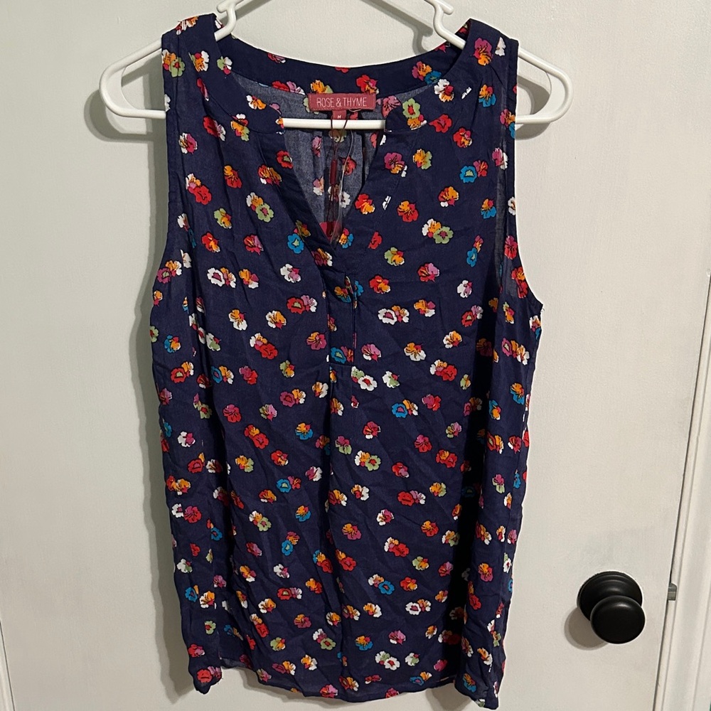 0056 Rose & Thyme Floral Sleeveless Blouse -‎ Navy women’s size medium